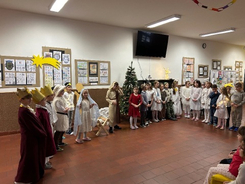 2.B a vánoční pohádky pro předškoláky z MŠ Trebišovská