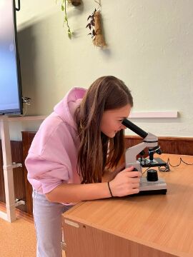 Poprvé mikroskopujeme